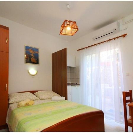 Apartments And Rooms Mirja-Parking Primošten Екстериор снимка