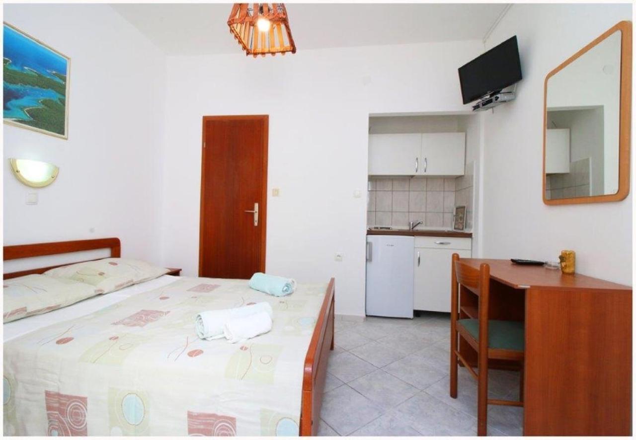 Apartments And Rooms Mirja-Parking Primošten Екстериор снимка