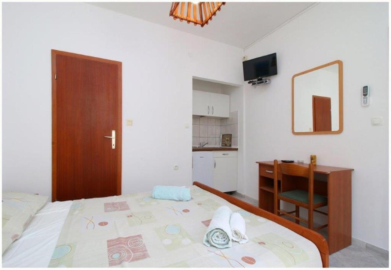 Apartments And Rooms Mirja-Parking Primošten Екстериор снимка